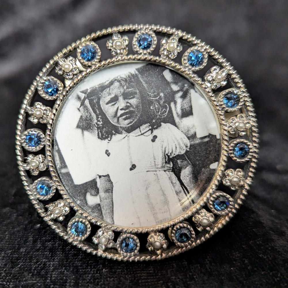 Linda Levinson Small 2 1/2 in. Small Picture Frame Blue & pearlized bead accents